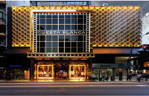 红安门头设计与商业空间的纽带。